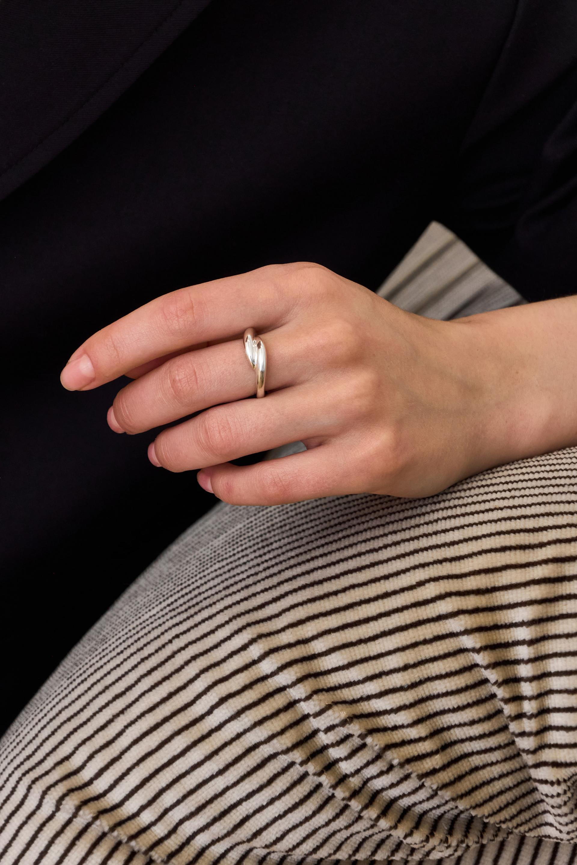 Classic Lily Ring