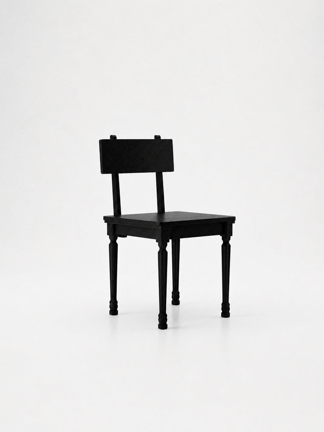 Roguro Chair