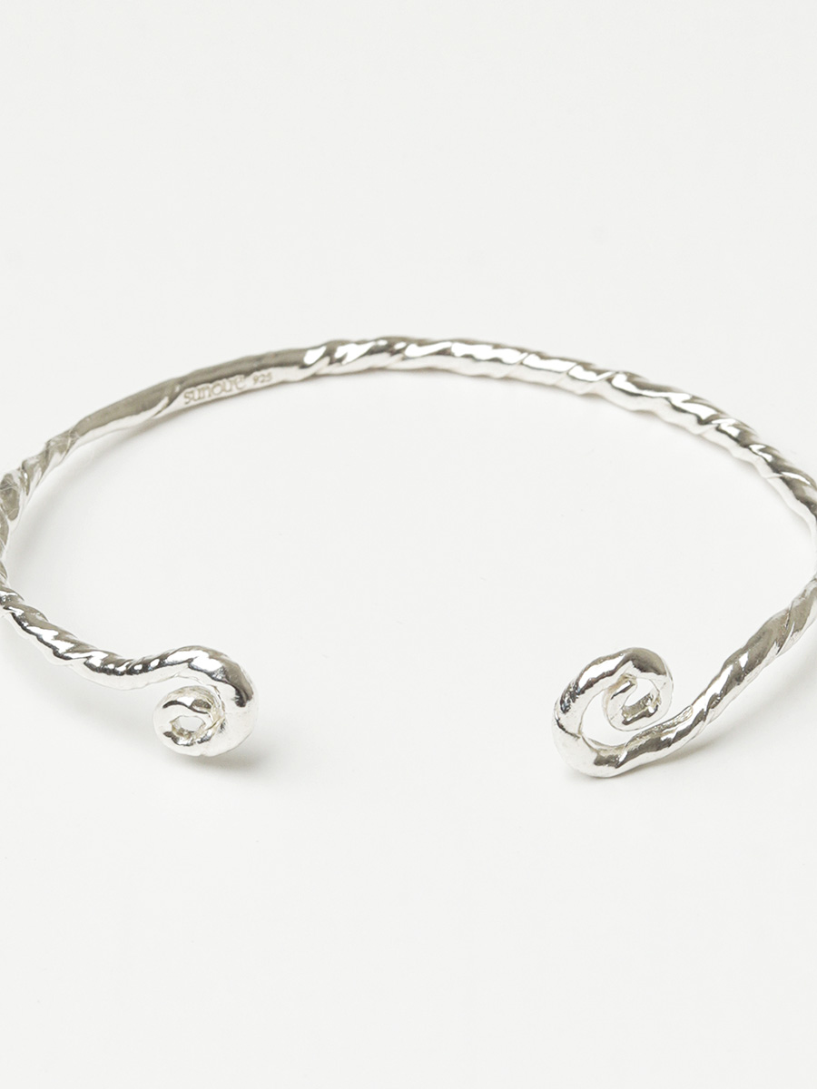 Tide whisper bangle