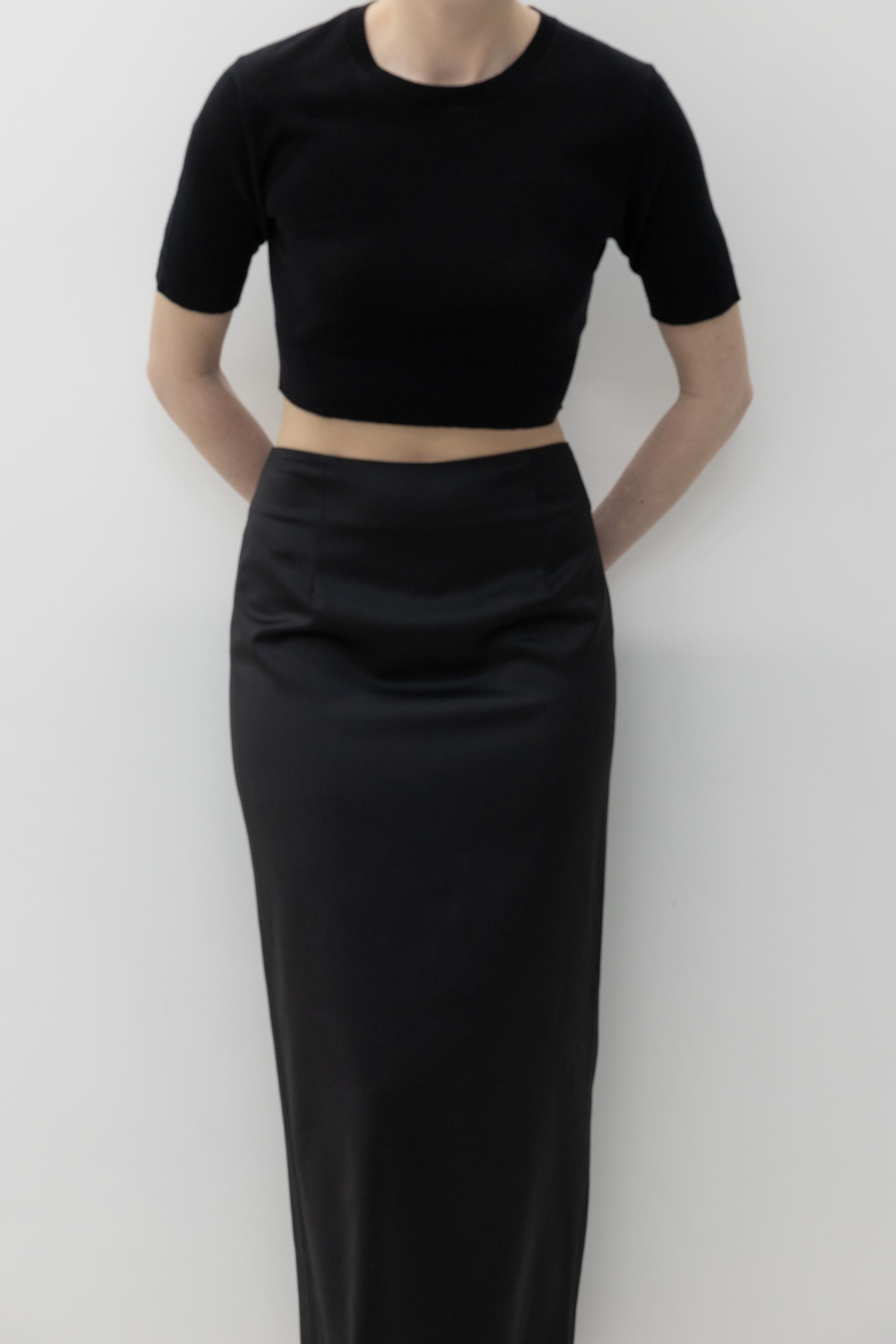 Cropped Knit Top · Black
