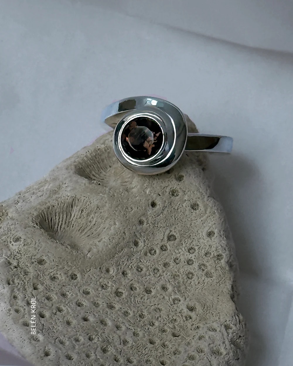 Curva round ring