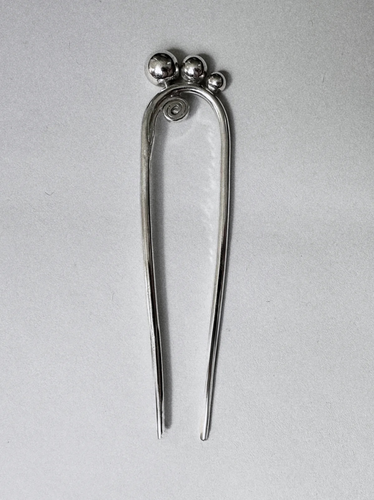 Arco hair pin