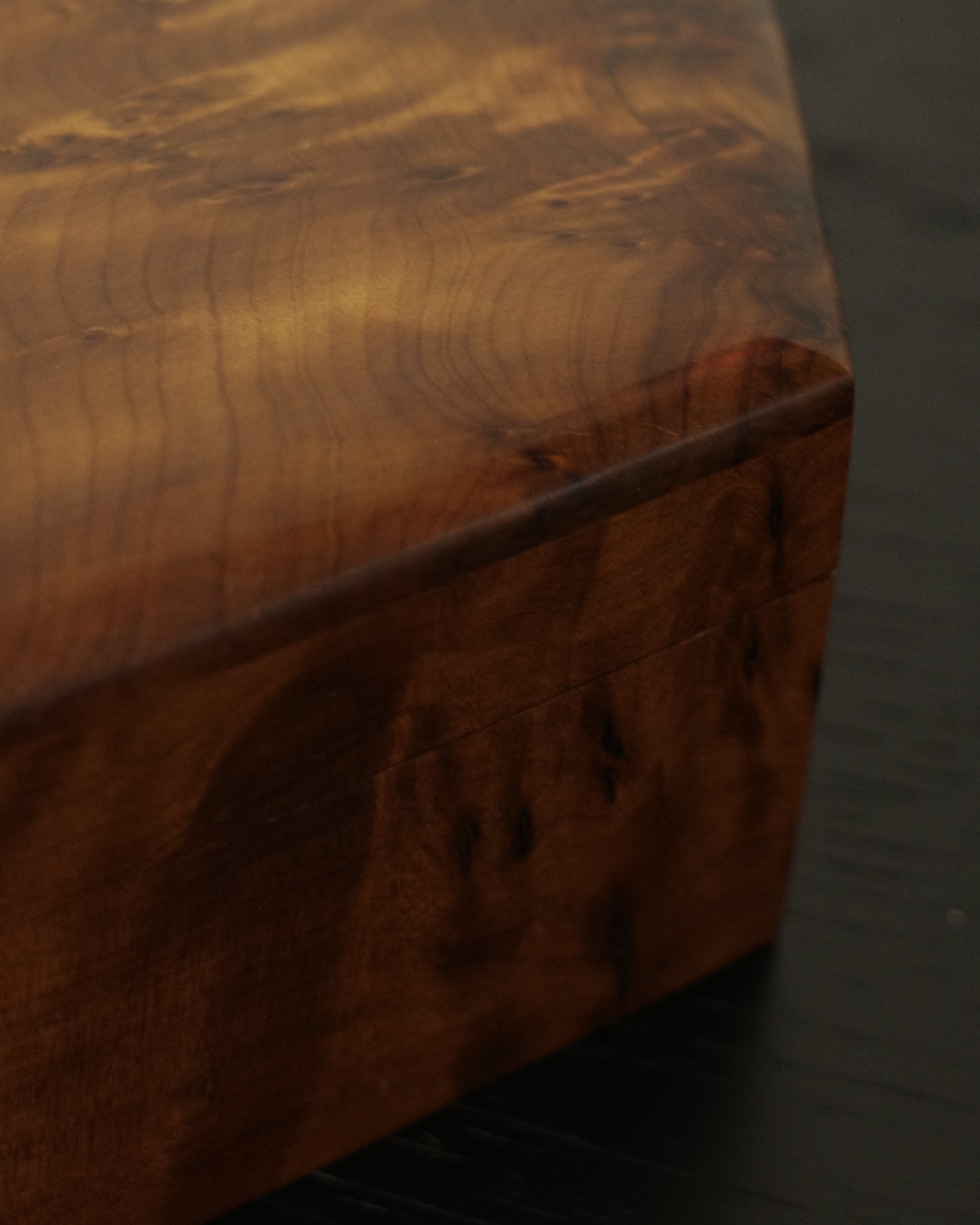 Thuya Burl Wood Box · Hexagon
