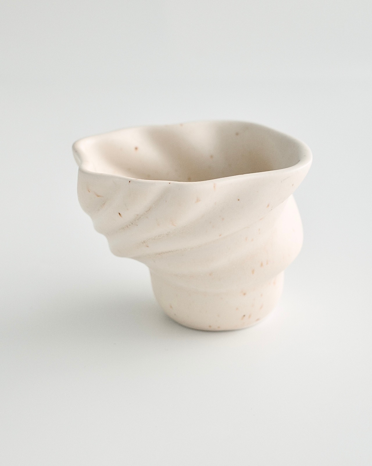 Svane cup · Eggshell