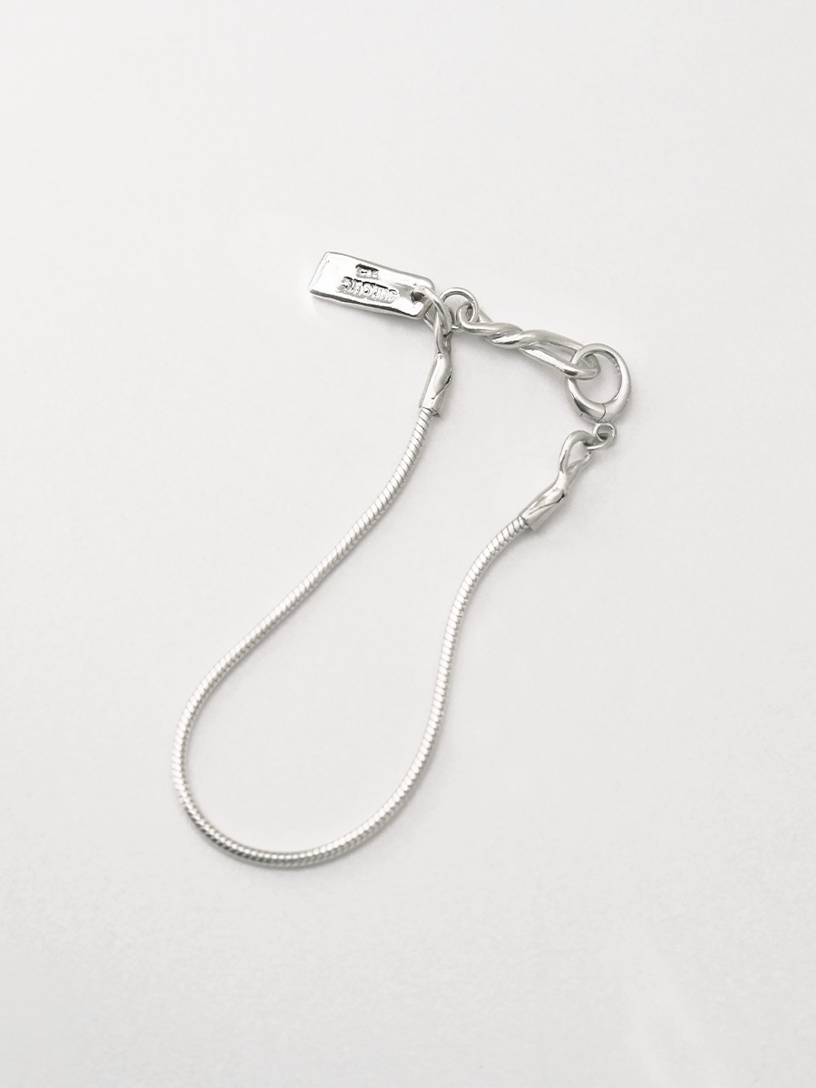 Twisted link bracelet