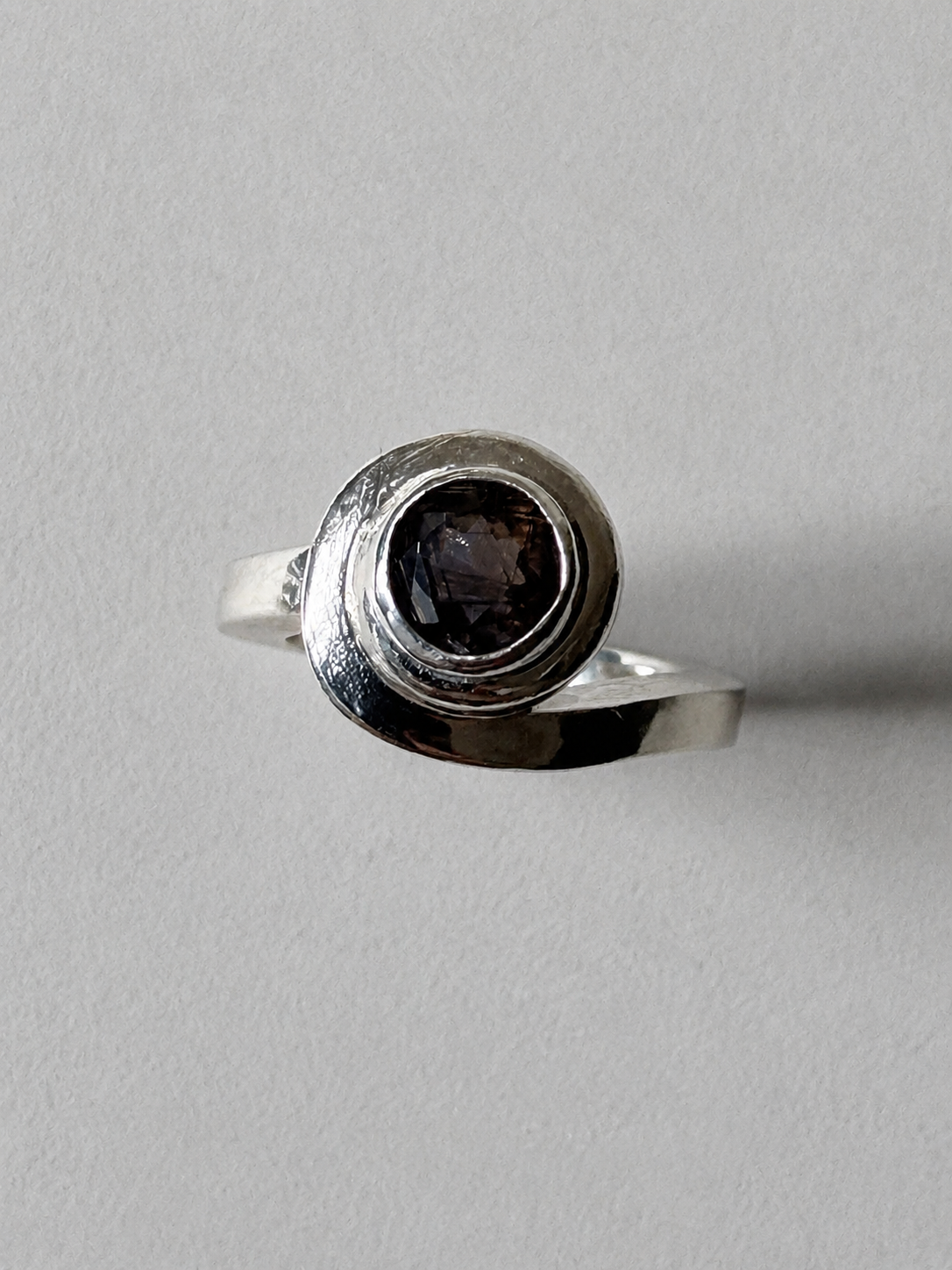 Curva round ring