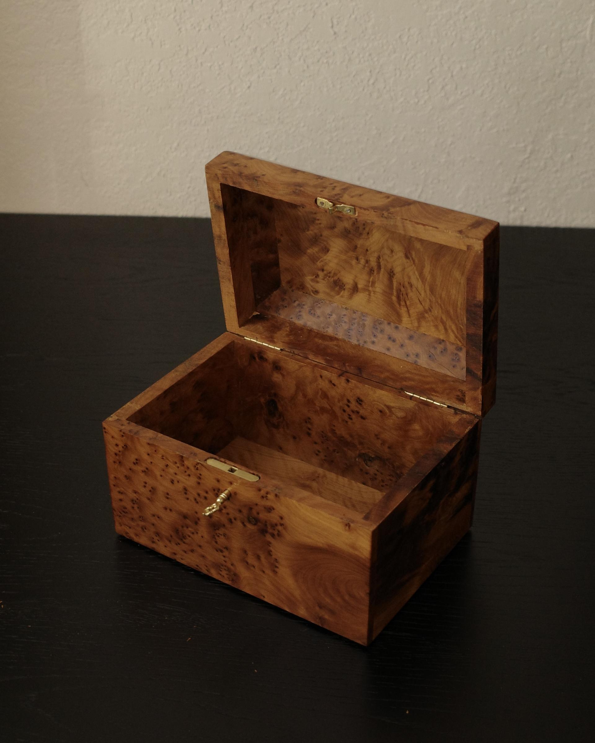 Thuya Burl Wood Box · Pyramid