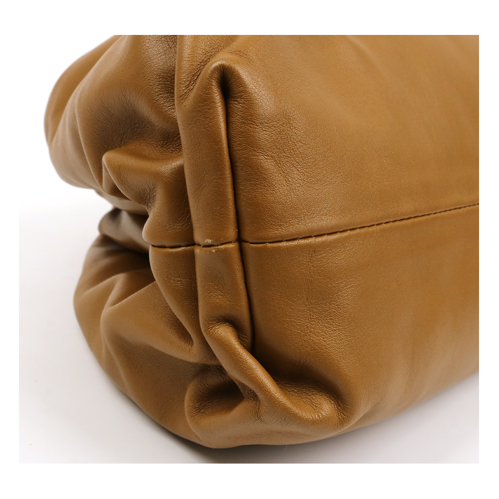 BOTTEGA VENETA 보테가베네타 파우치 만두백 라지*A