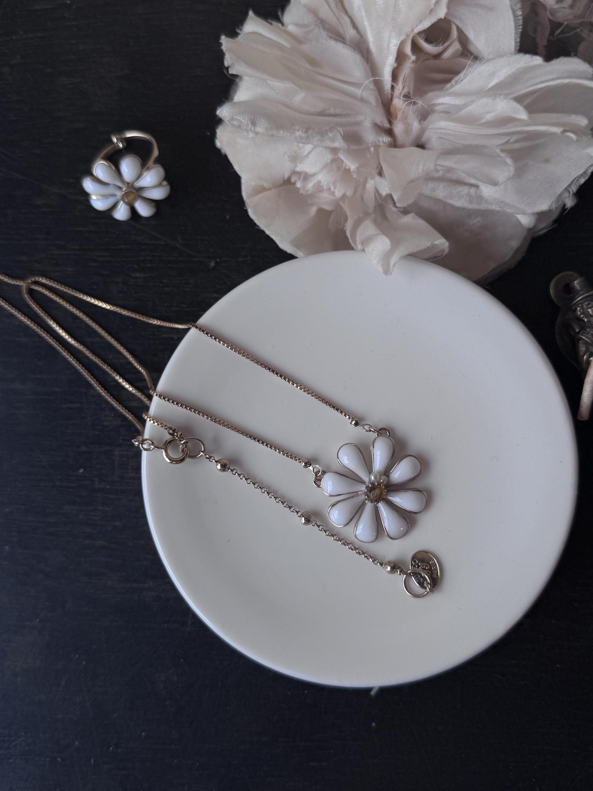 <Juncoparis๐ซ๐ท> Margaret Flower necklace