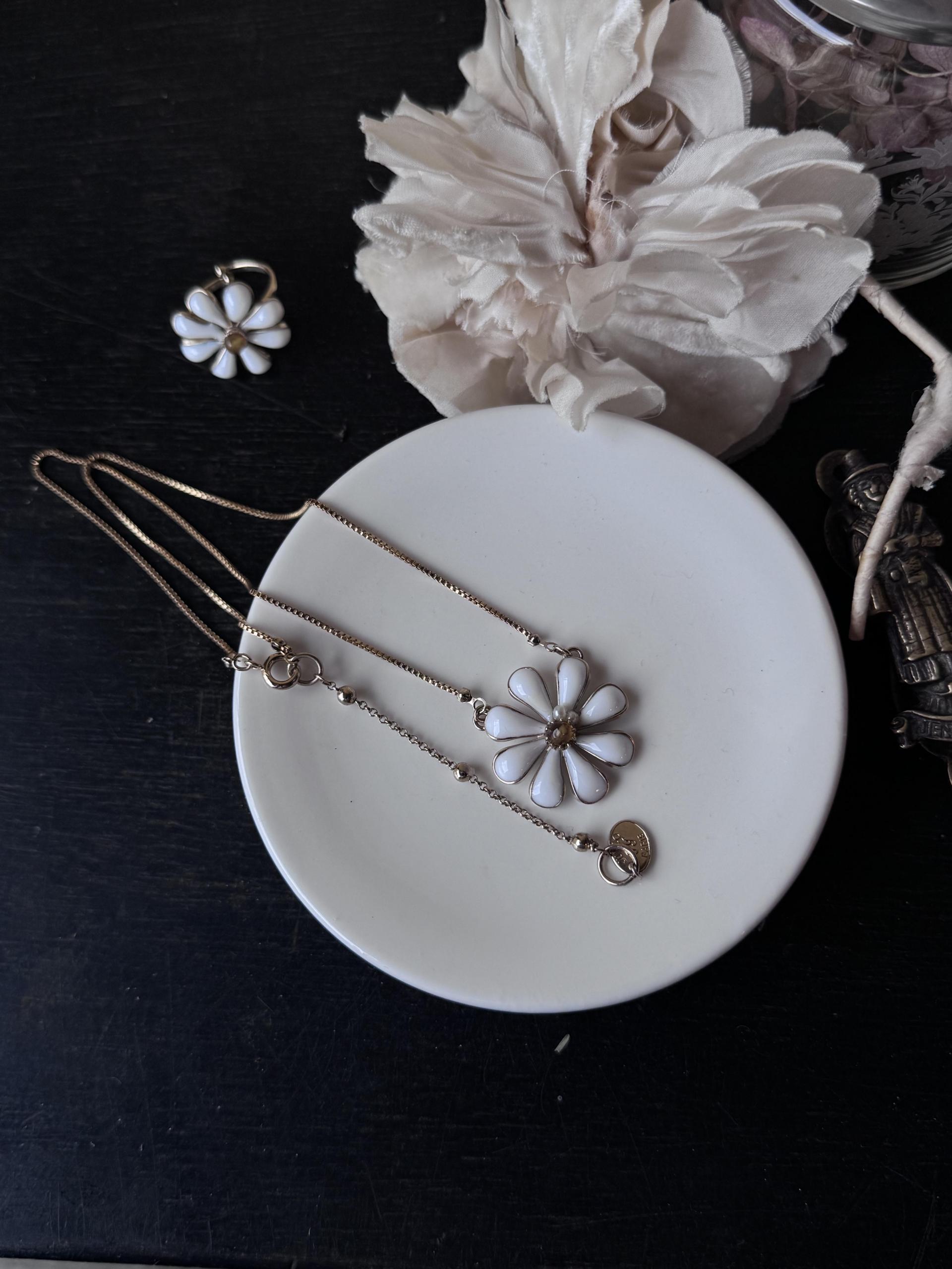 <Juncoparis๐ซ๐ท> Margaret Flower necklace