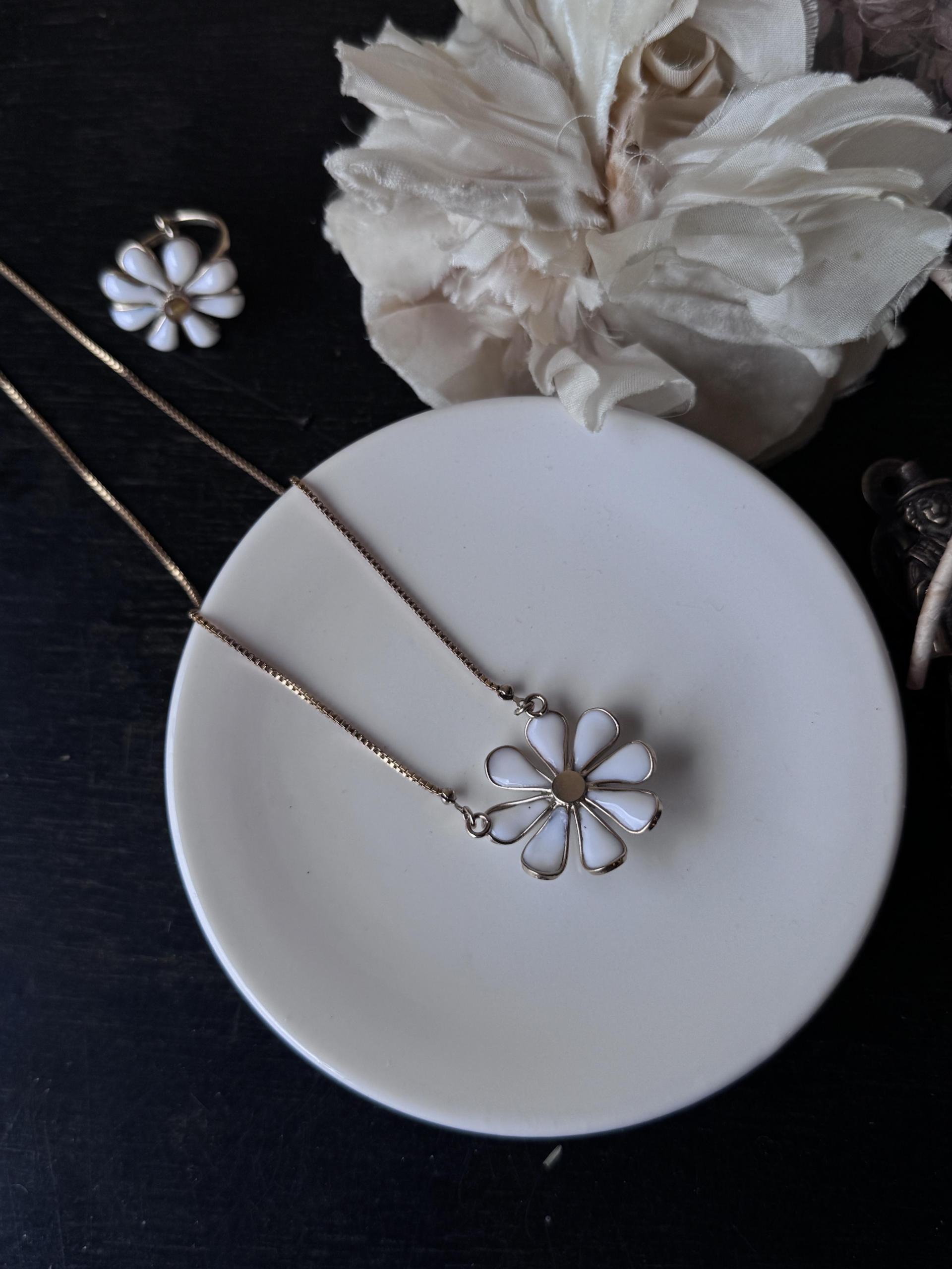 <Juncoparis๐ซ๐ท> Margaret Flower necklace