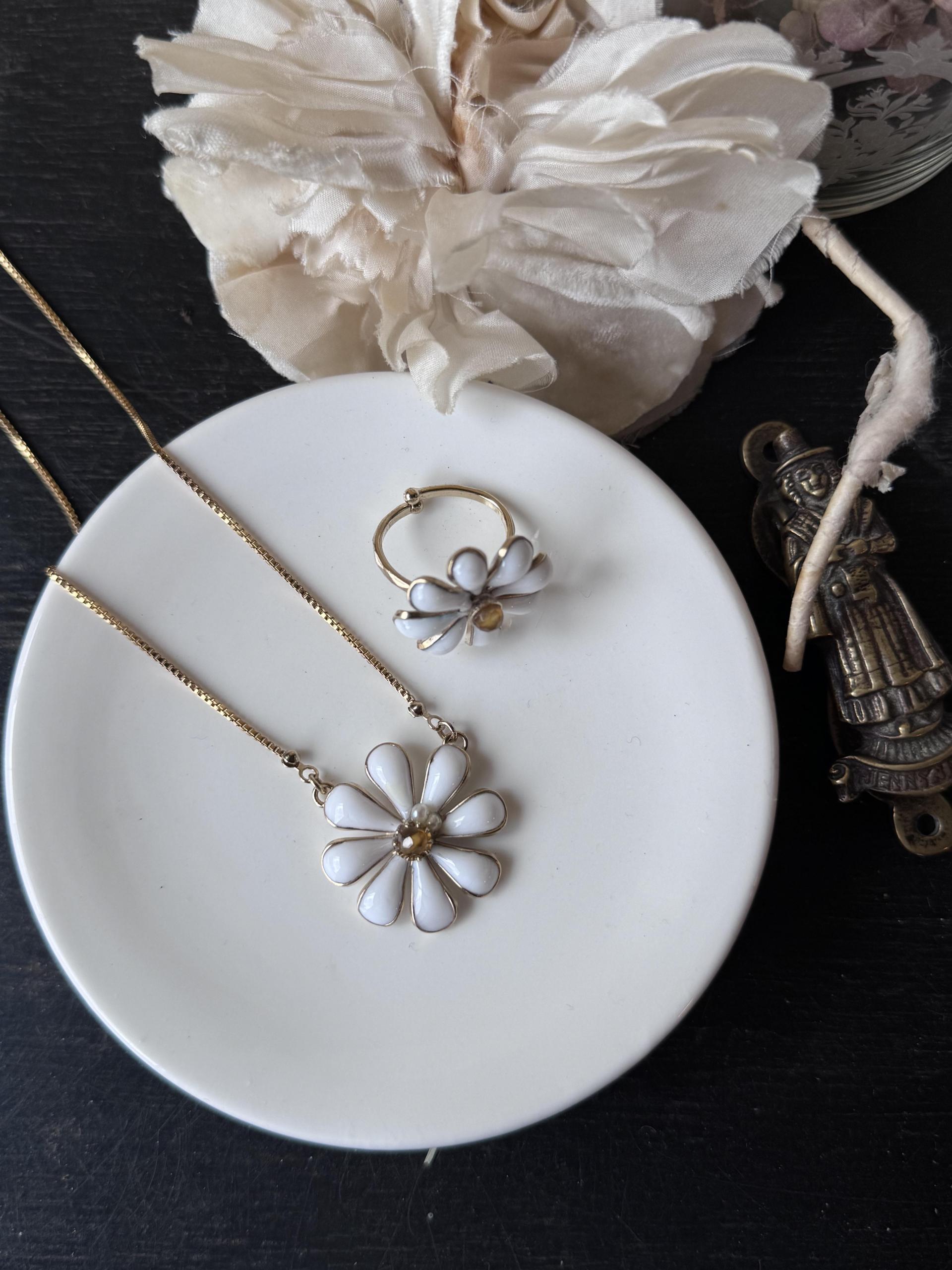 <Juncoparis๐ซ๐ท> Margaret Flower necklace