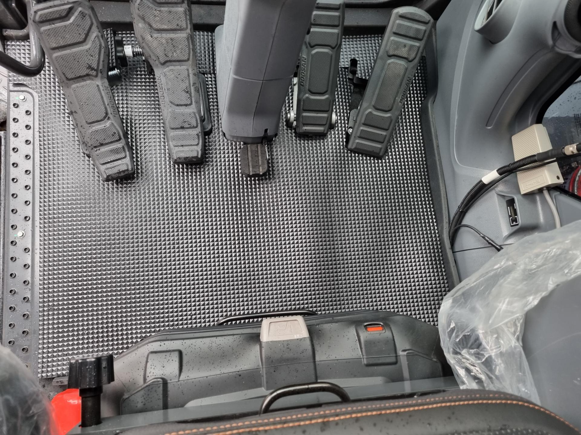 두산 DX220W-7 (K) 실내 바닥 고무매트