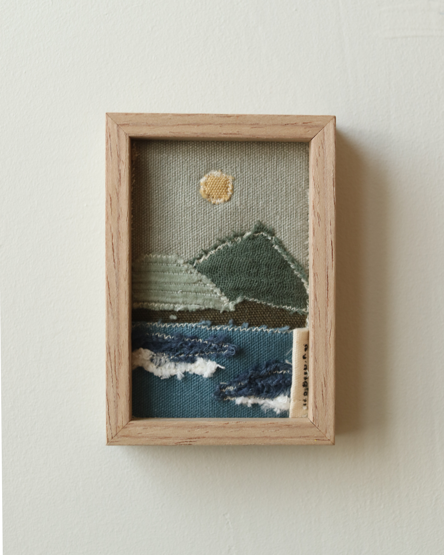 [7/31 10pm open] A View from Afar | 멀리서 바라본 풍경 액자