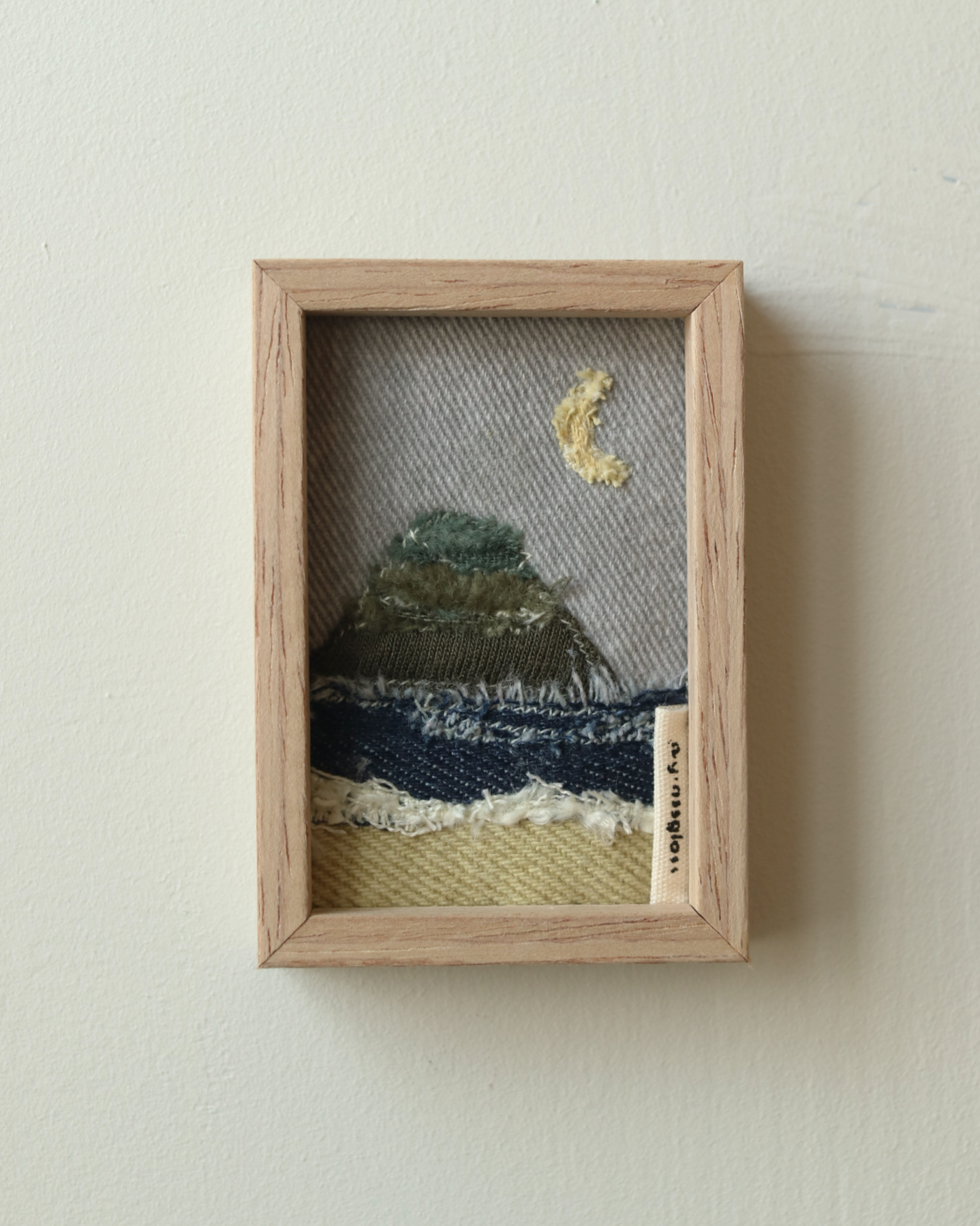 [7/31 10pm open] A View from Afar | 멀리서 바라본 풍경 액자