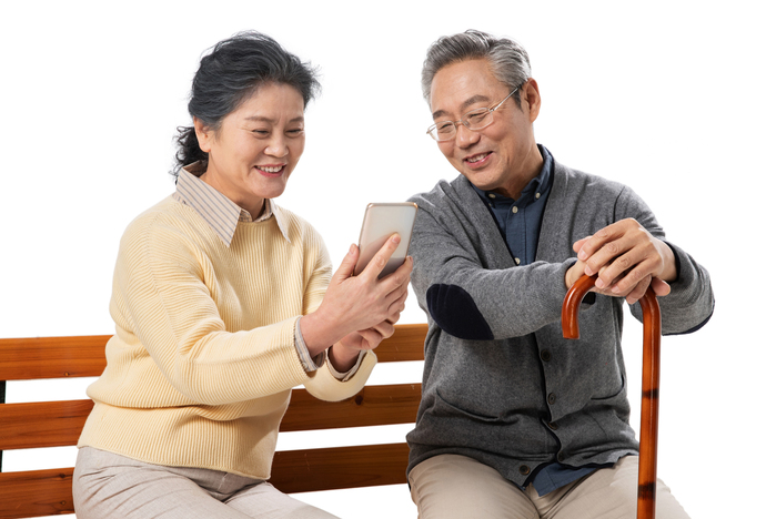 노인 휴대폰 비용 지원