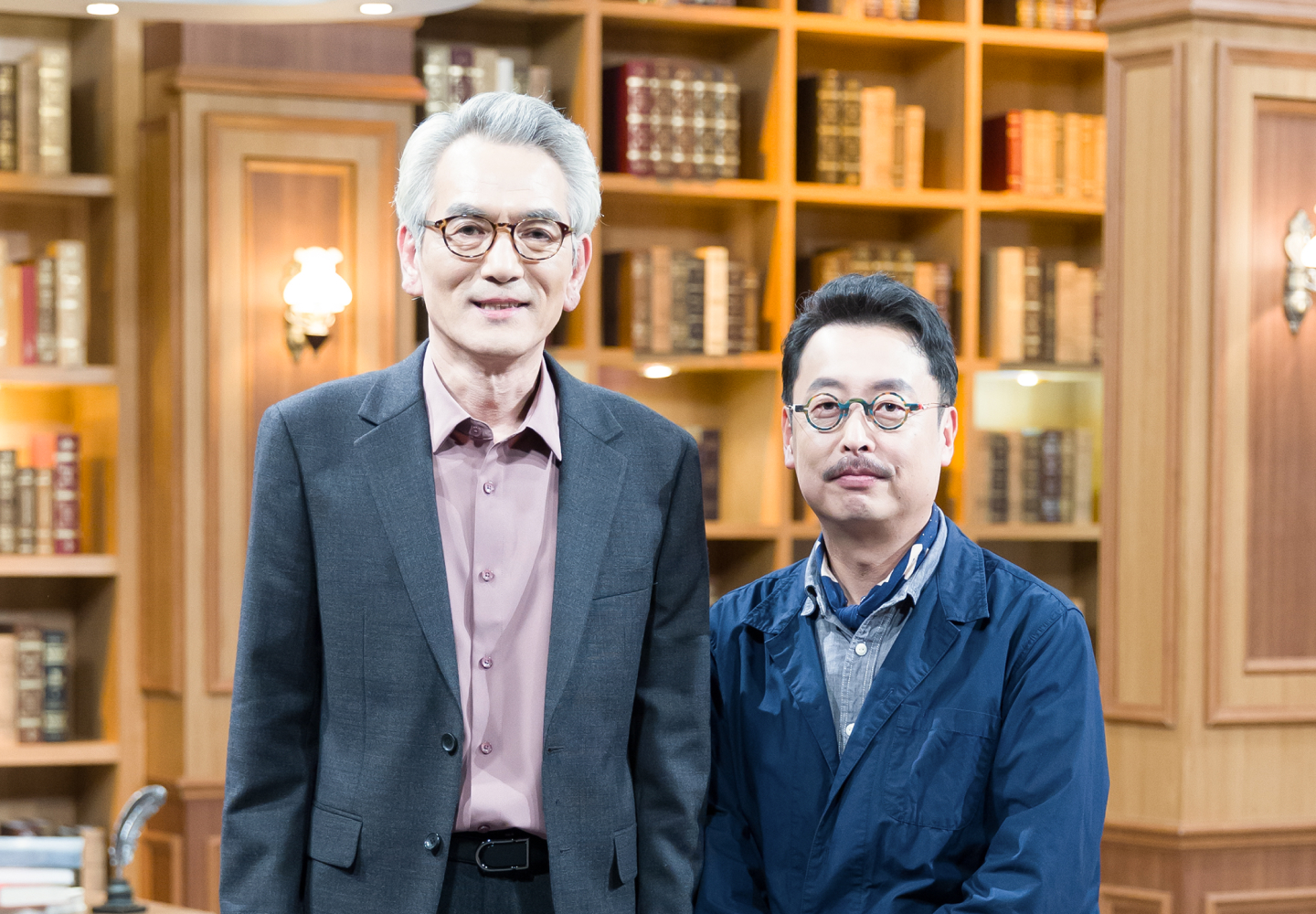 초대석 인터뷰를 마치고 한컷 촬영 중