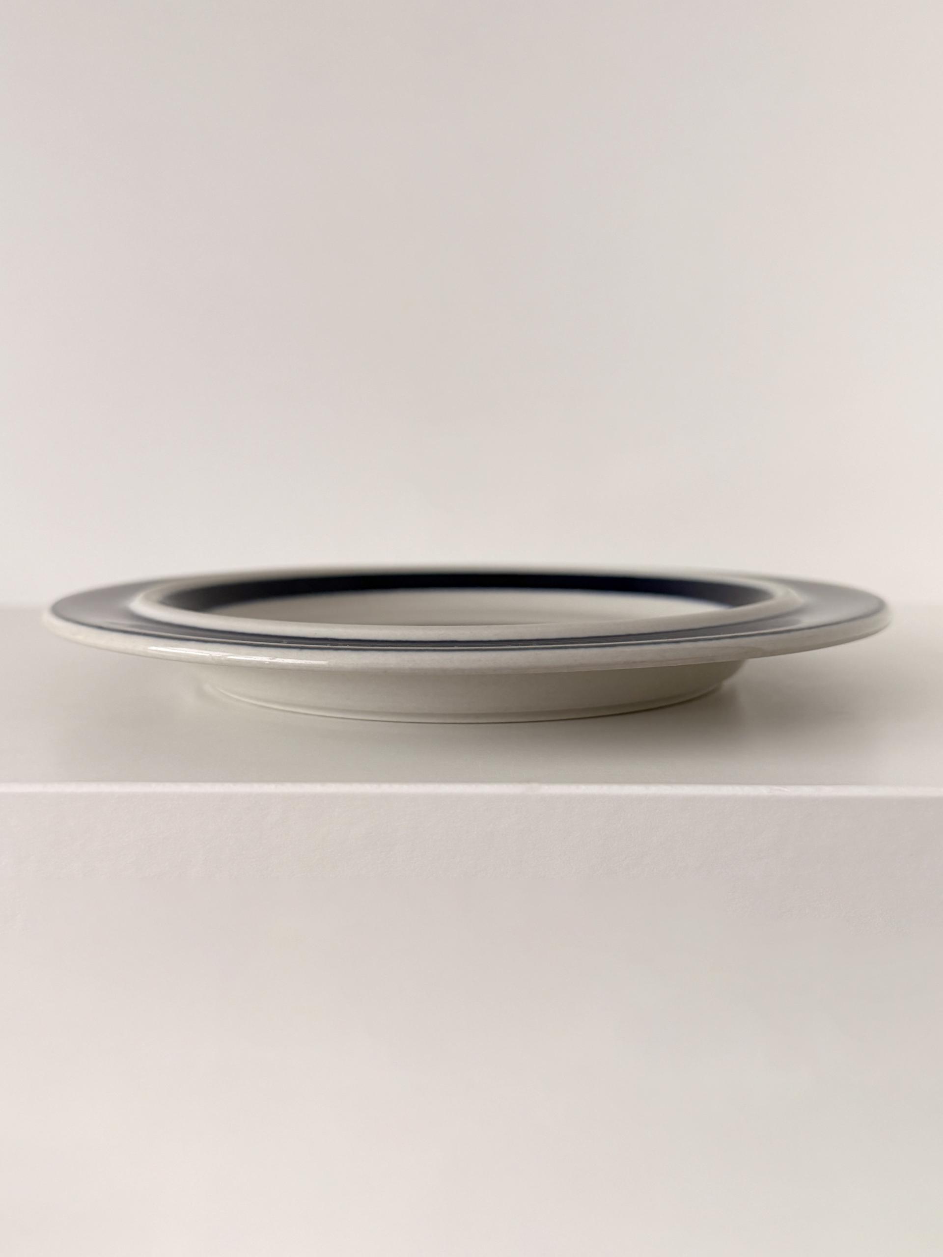 Vintage Arabia Finland Anemone Plate (200mm)