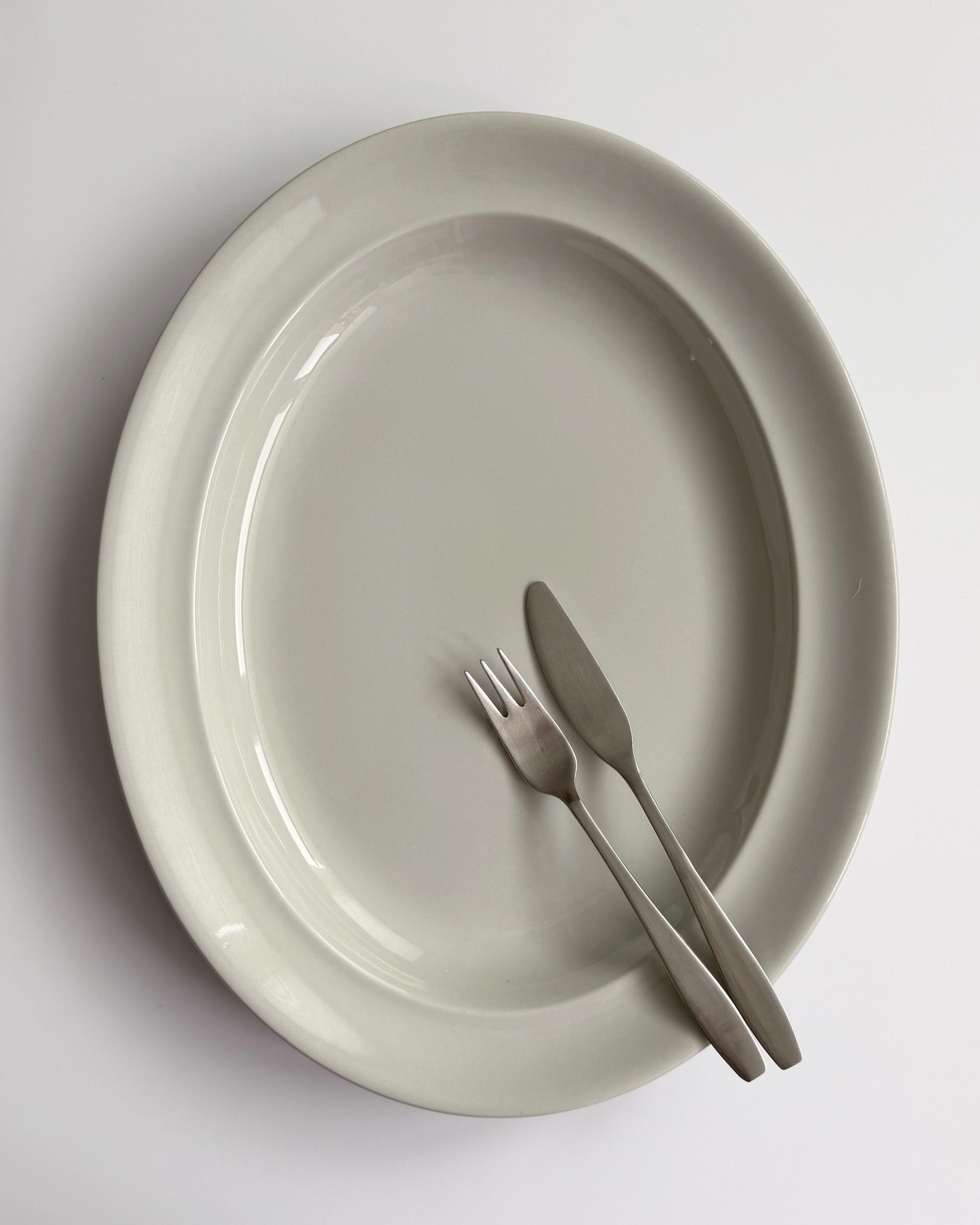 Vintage Wedgwood Windsor Grey Oval Plate (L)