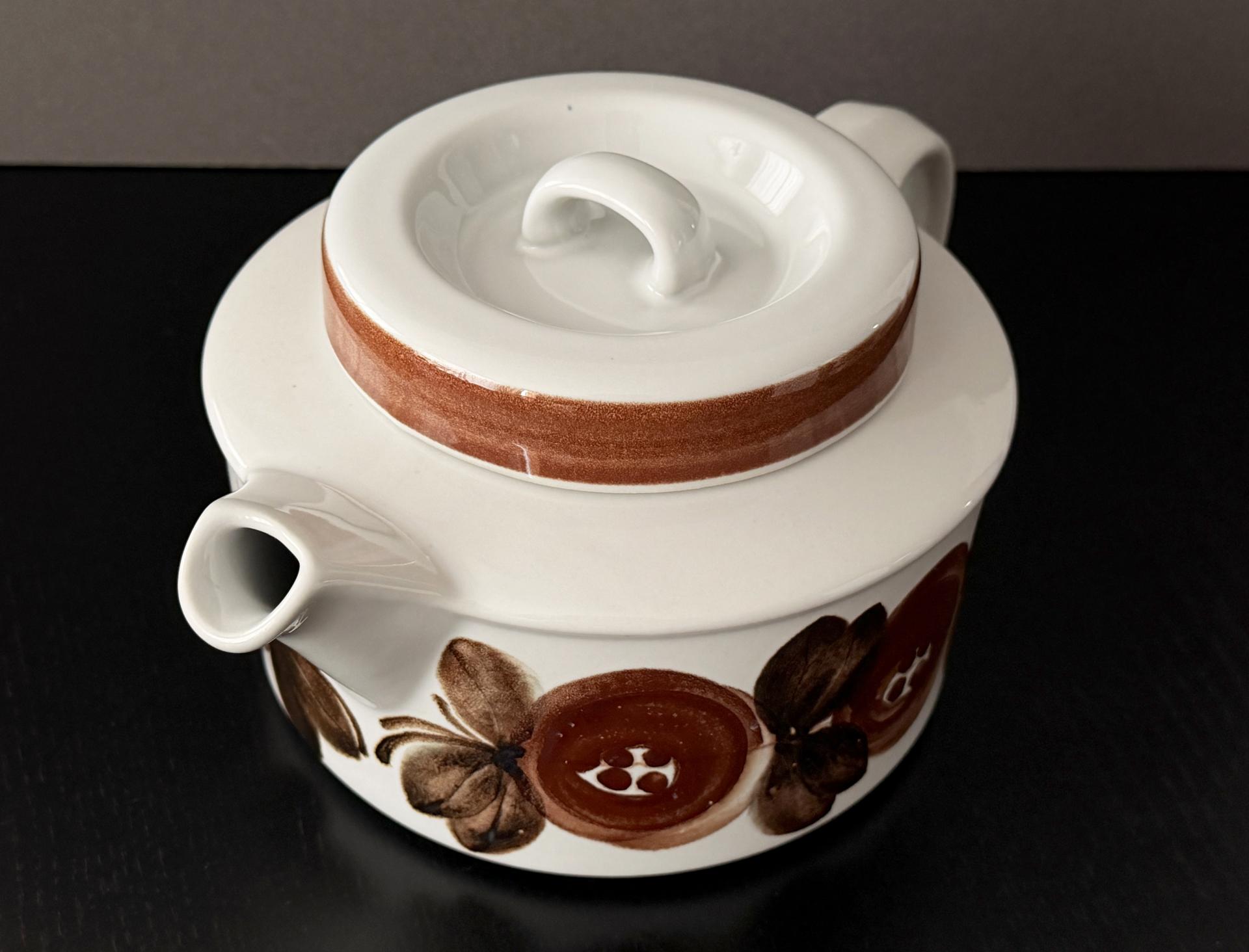 Vintage Arabia Finland Rosmarin Teapot with infuser