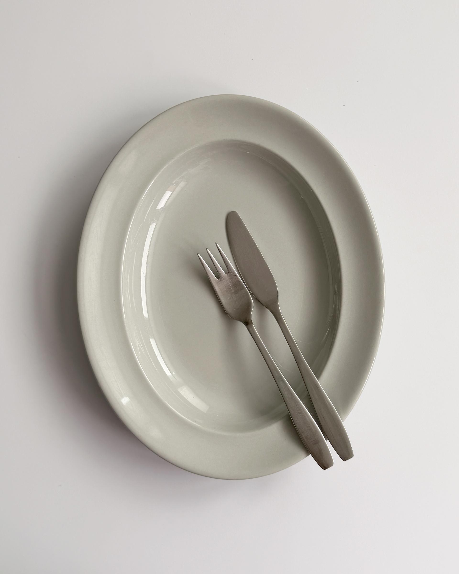 Vintage Wedgwood Windsor Grey Oval Plate (S)