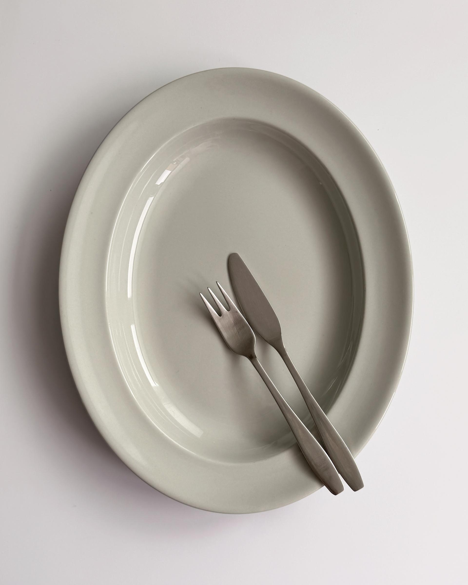 Vintage Wedgwood Windsor Grey Oval Plate (M)