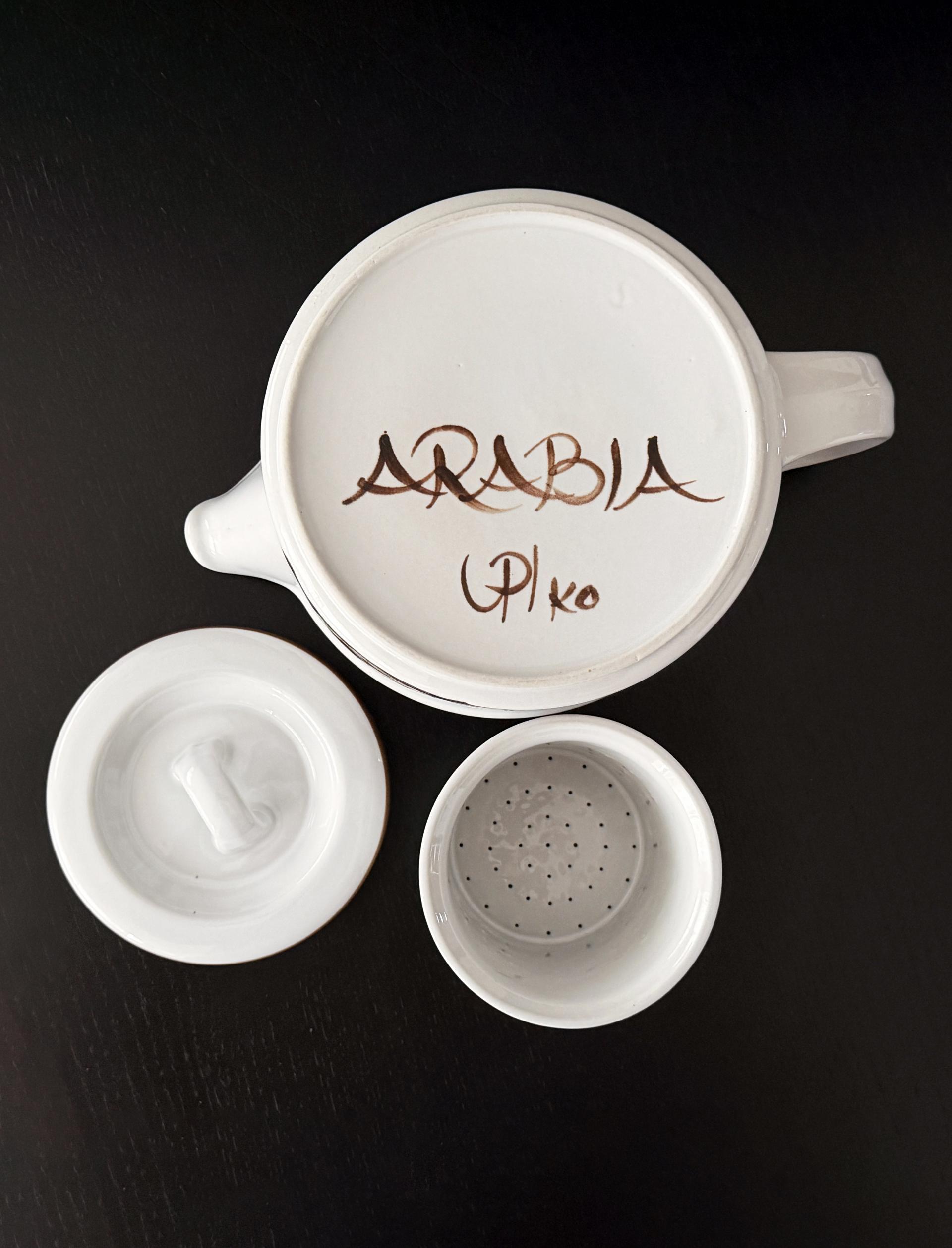 Vintage Arabia Finland Rosmarin Teapot with infuser