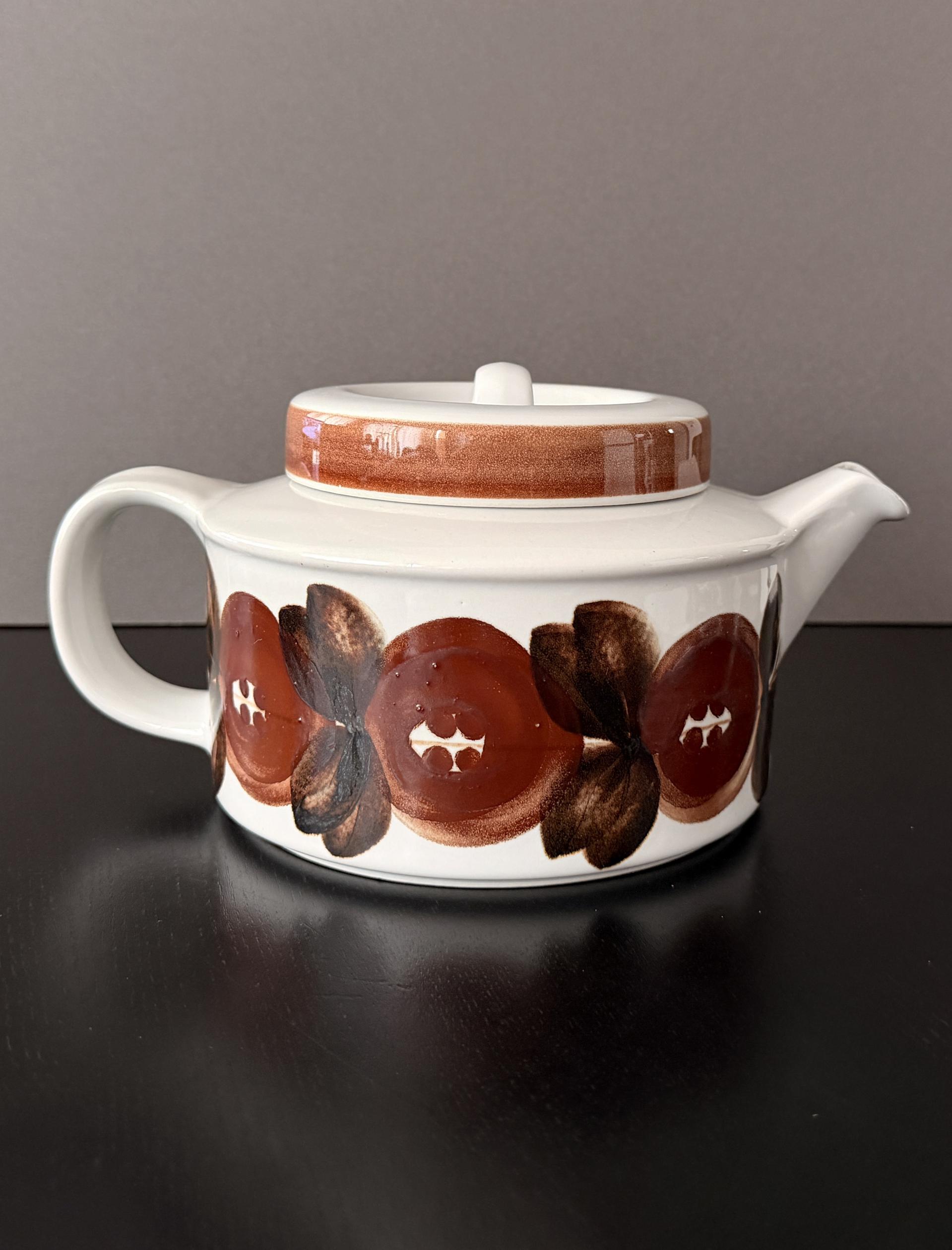 Vintage Arabia Finland Rosmarin Teapot with infuser