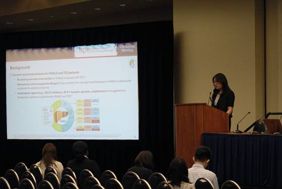 실내, 프레젠테이션, 회의장, 세미나이(가) 표시된 사진

AI 생성 콘텐츠는 정확하지 않을 수 있습니다.