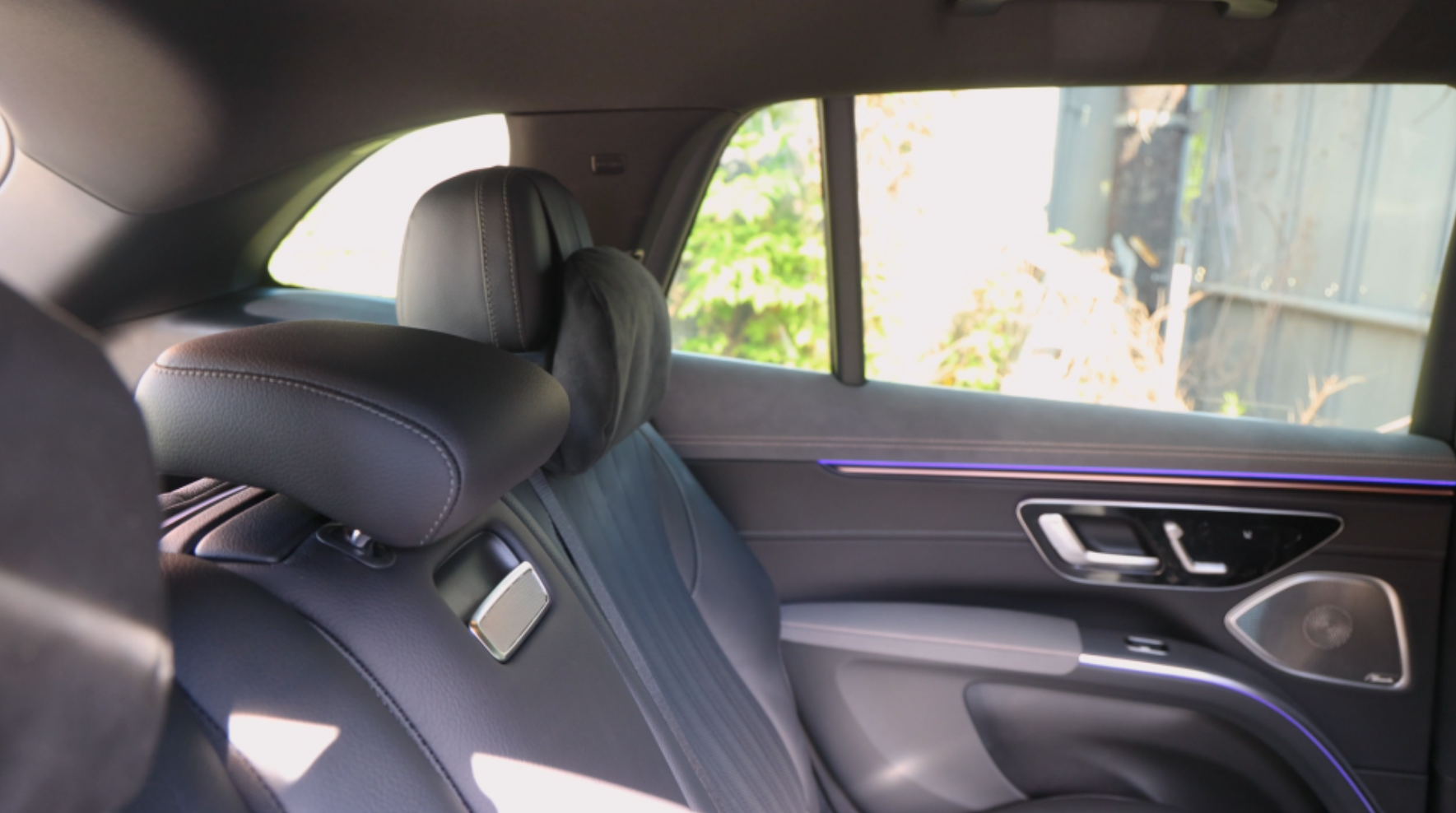 EQS SUV 헤드레스트 변화
