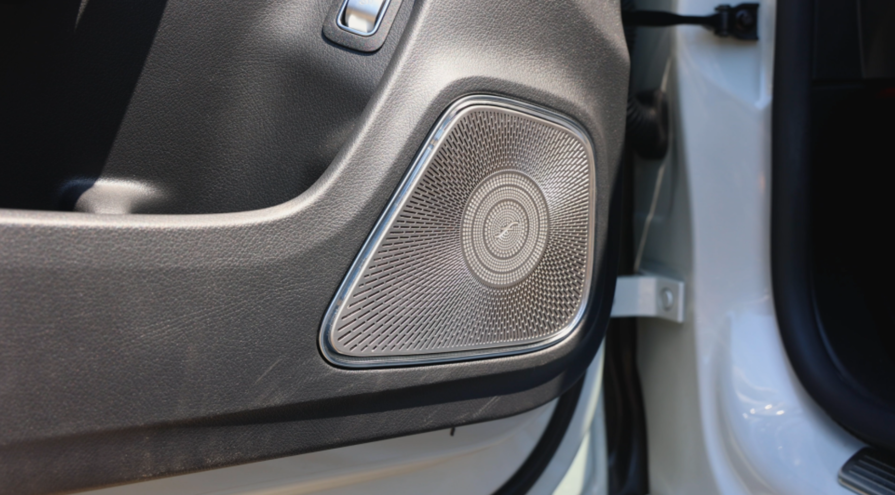 CLA 45 AMG 부메스터 커버 앞 도어