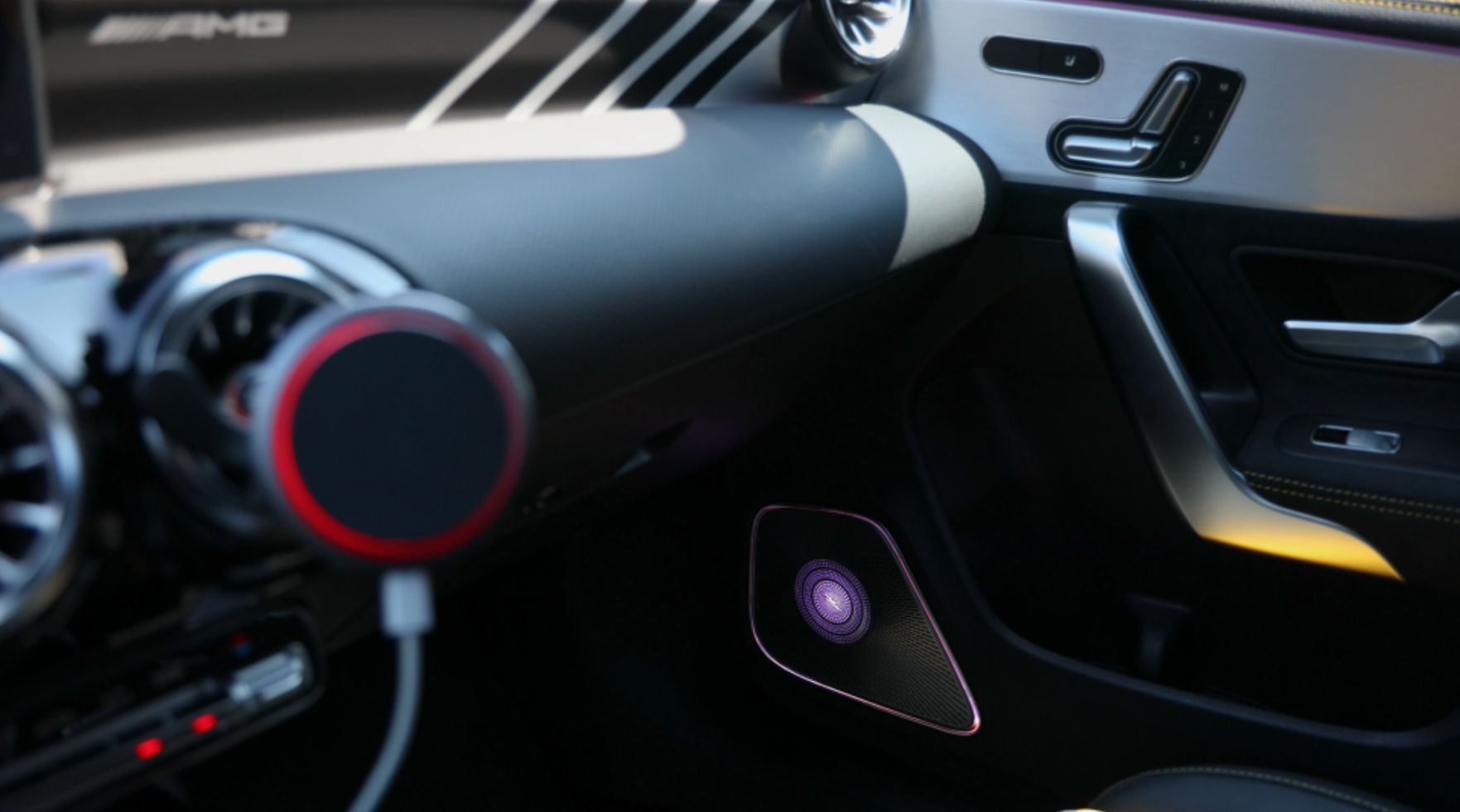 CLA45 AMG 미드레인지 부메스터 커버 컬러 변경 시연