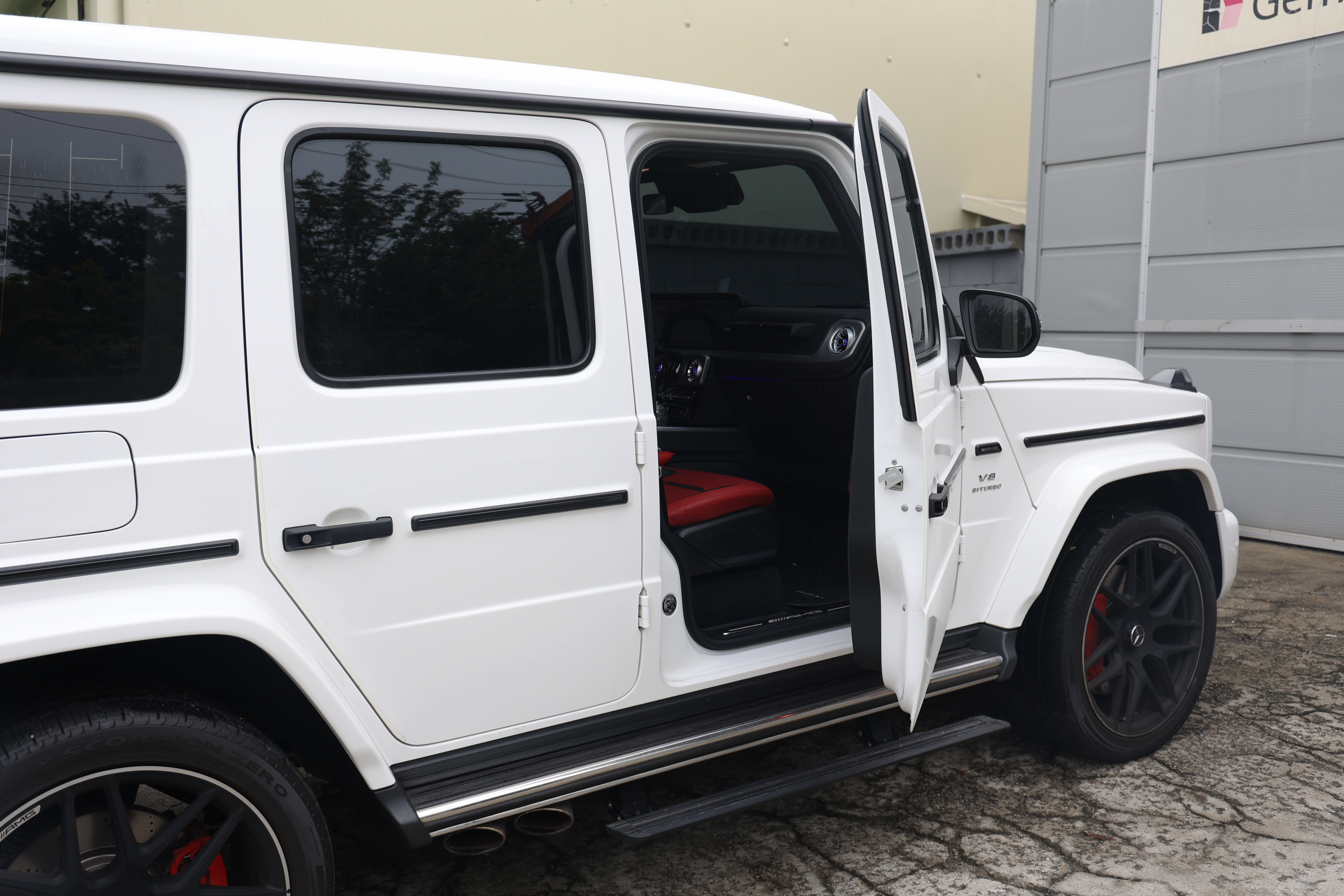 G63 트렁크 고스트도어