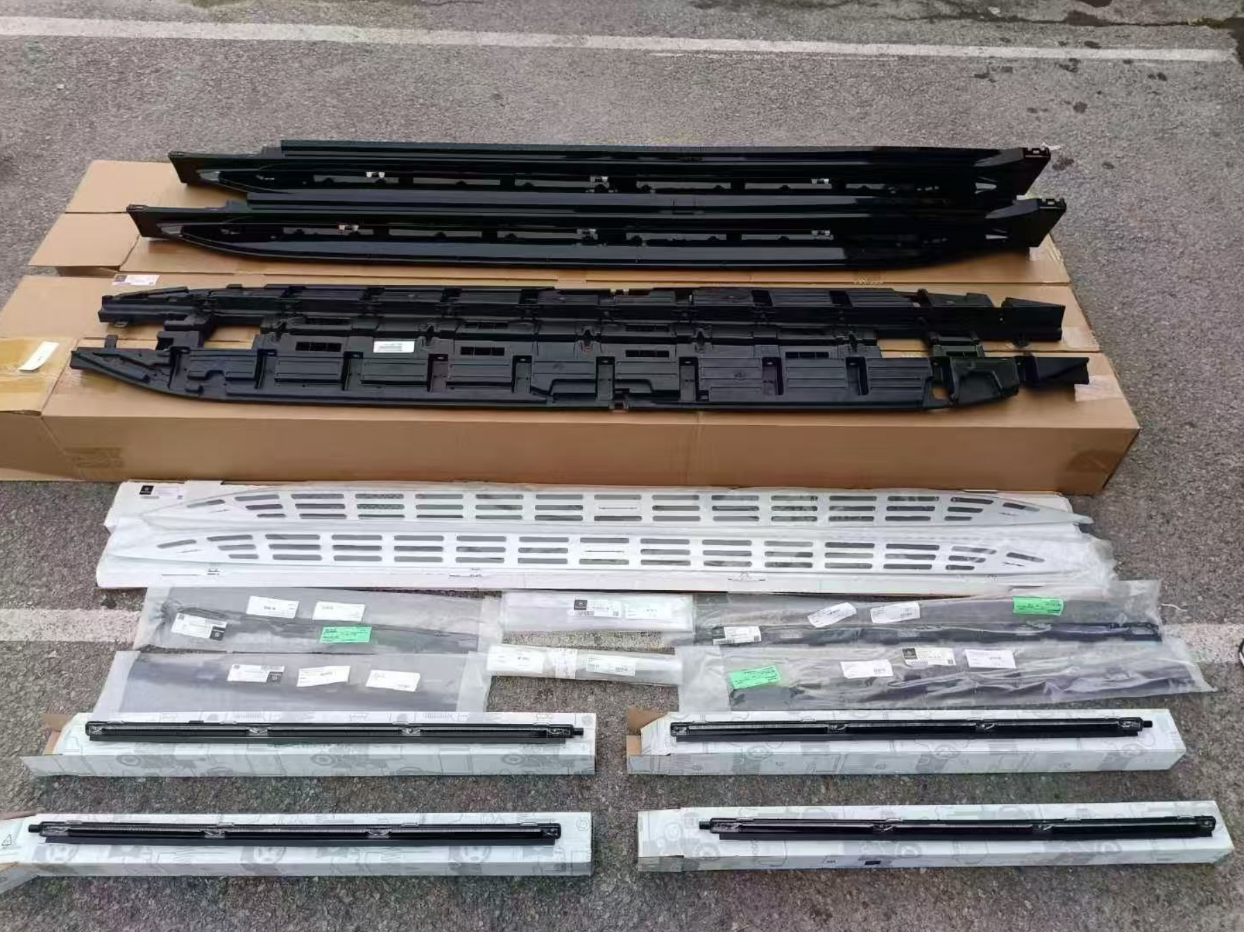 EQS SUV 순정 사이드 스탭 부품 사진