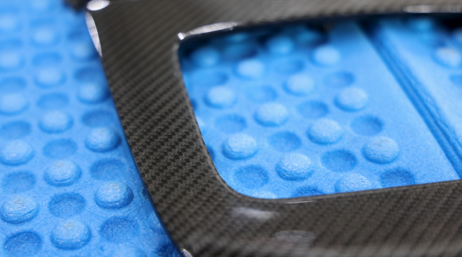 수작업 카본 무늬