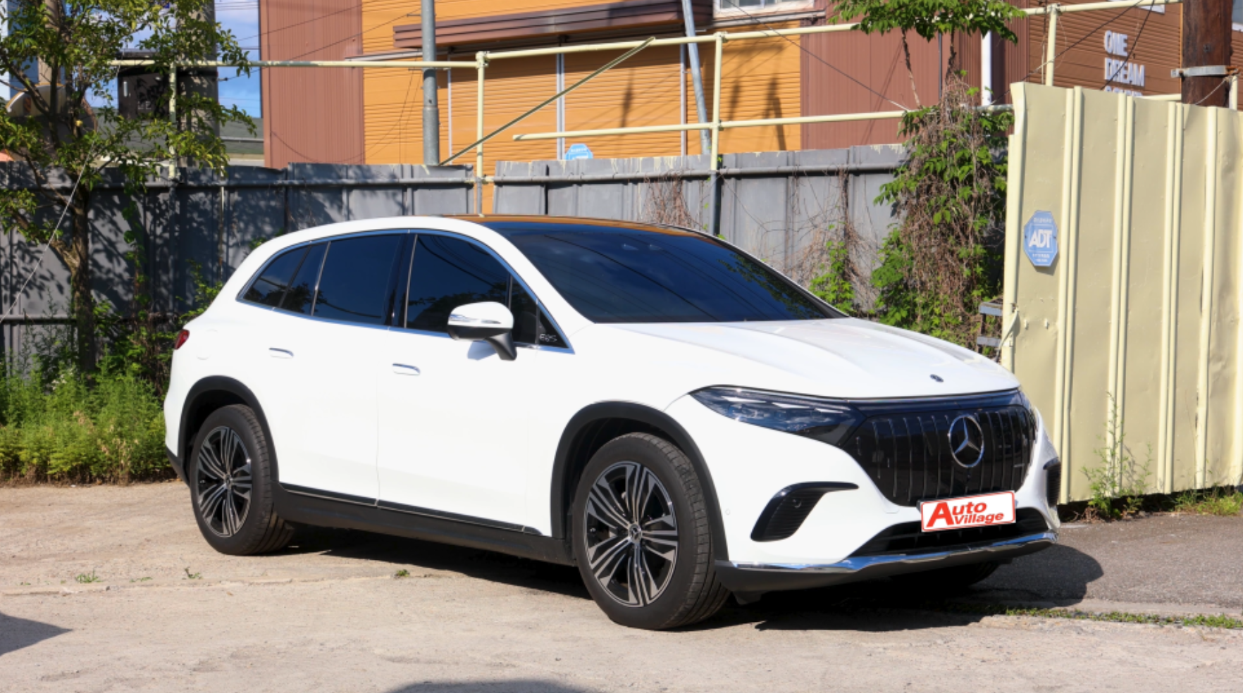 EQS SUV 리클라이닝 완료 전경