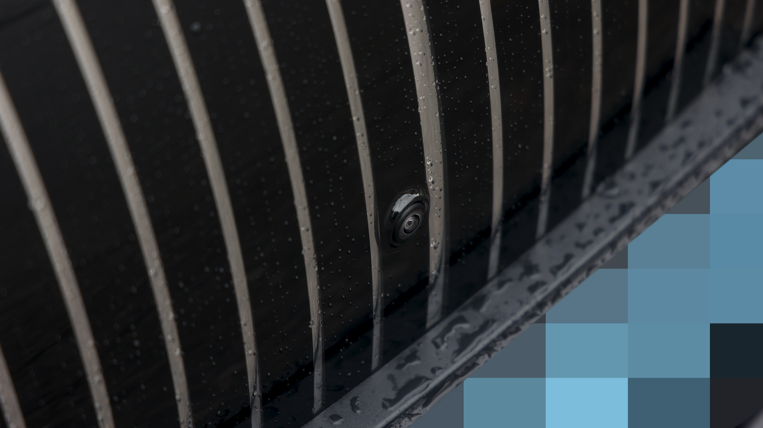 전면 그릴에 설치 된 어라운드뷰 전방 카메라