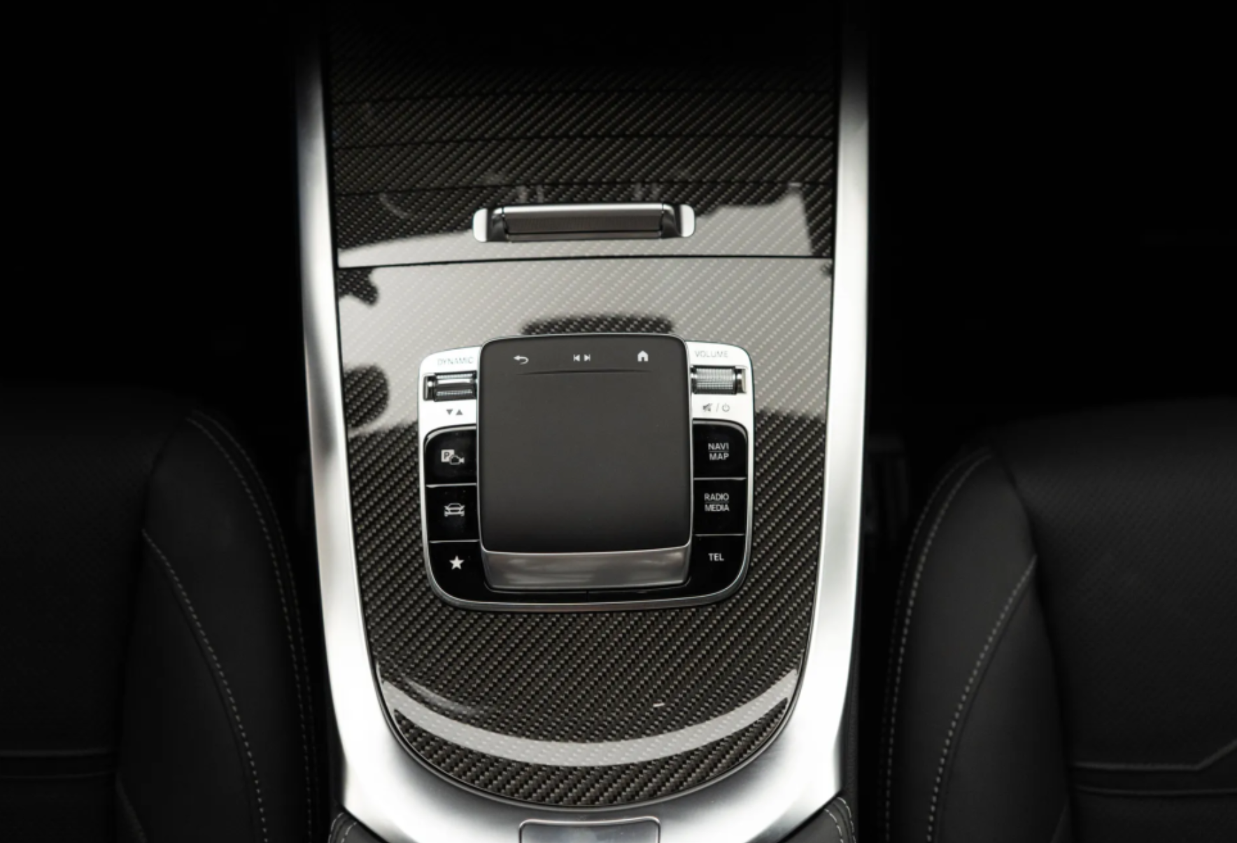 해외에서 적용되는 센터 카본 트림