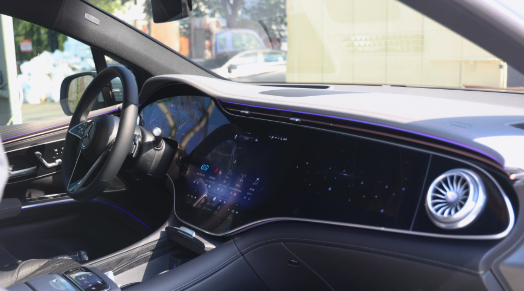 EQS SUV 하이퍼스크린 실내