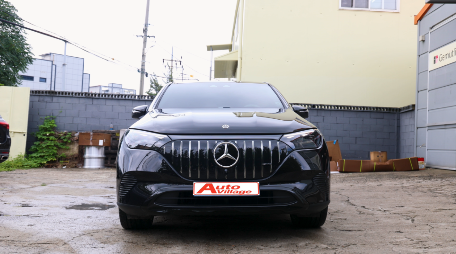 EQE SUV 작업 전 정면