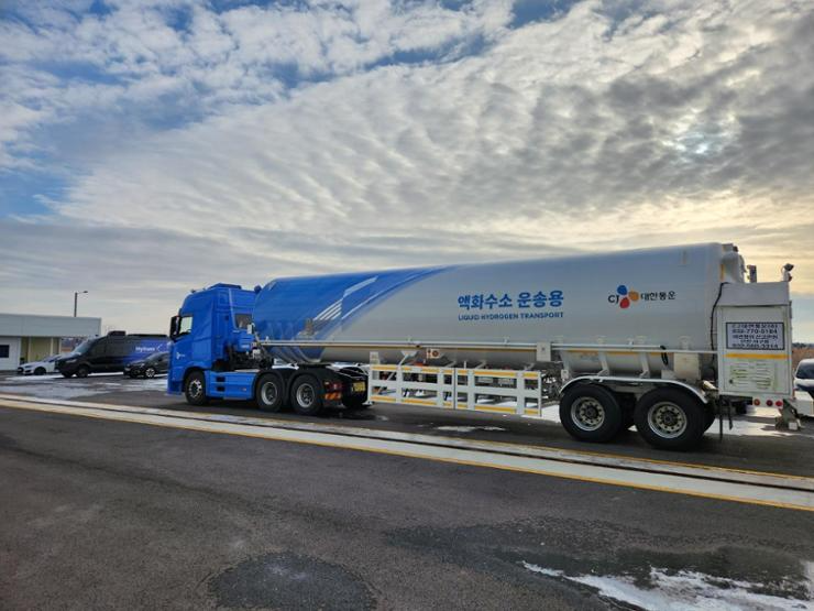 A tank used to transport liquefied hydrogen / Courtesy of Hylium Industries 