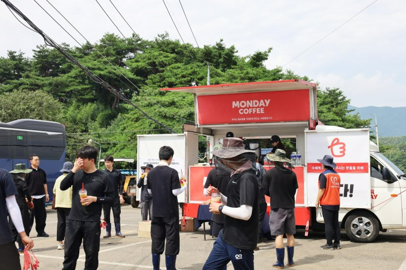 베러먼데이커피, 산청 수해 복구현장 지원 먼데이어택 방문