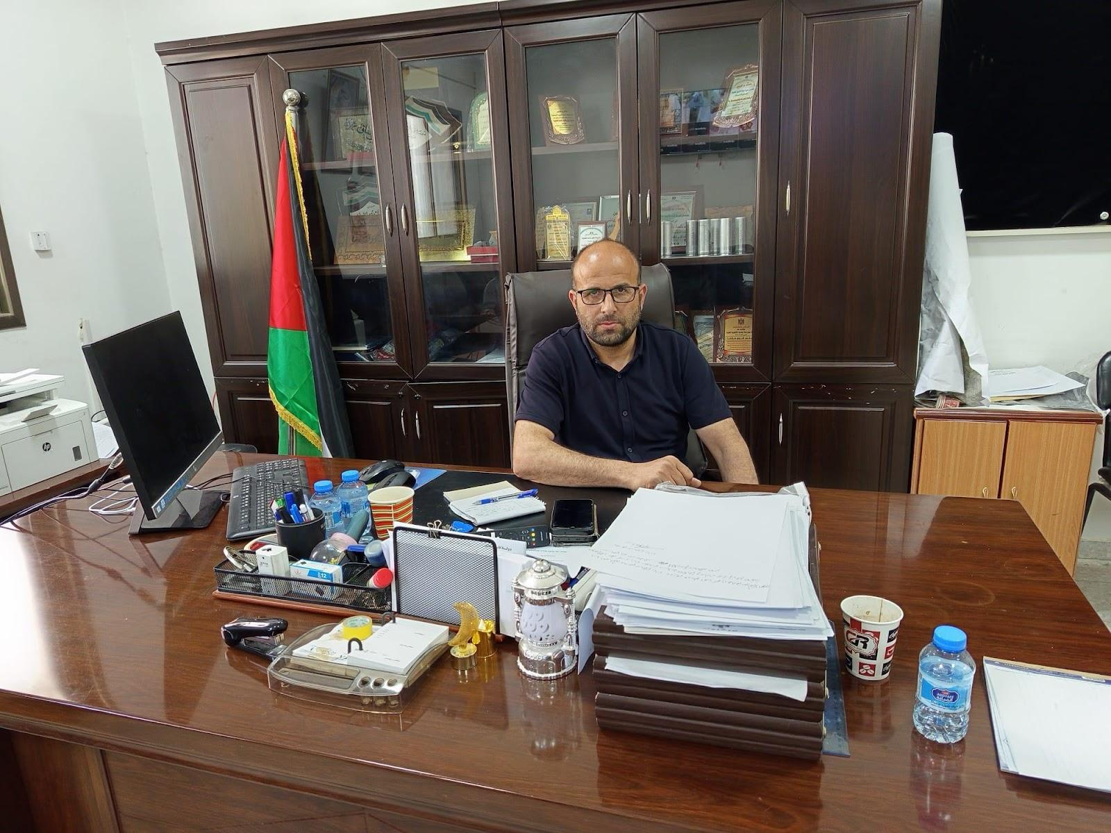 실내, 가구, 텍스트, 벽이(가) 표시된 사진  AI가 생성한 콘텐츠는 부정확할 수 있습니다.