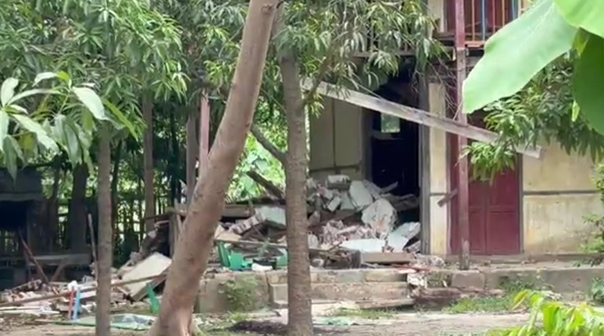 메이크틸라 내 공립학교가 지진으로 파괴된 모습