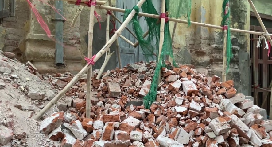 만달레이 내 붕괴된 건물의 흔적