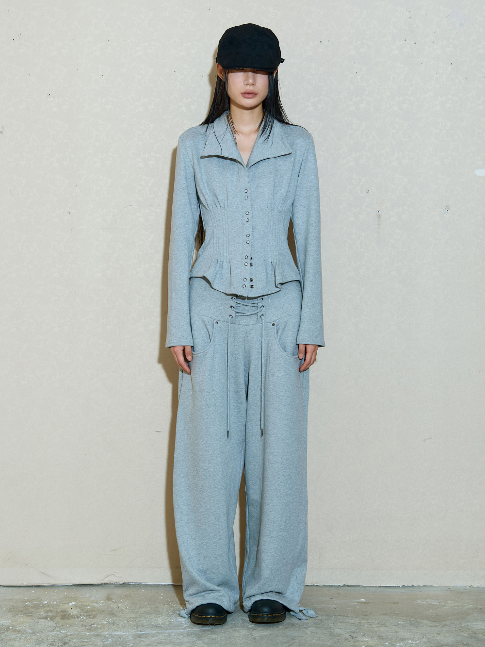 바지 모델 착용 이미지-S1L2