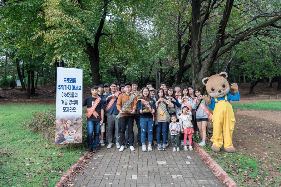 %ed%81%ac%ea%b8%b0%eb%b3%80%ed%99%98_161008_friendschildcampaign_009