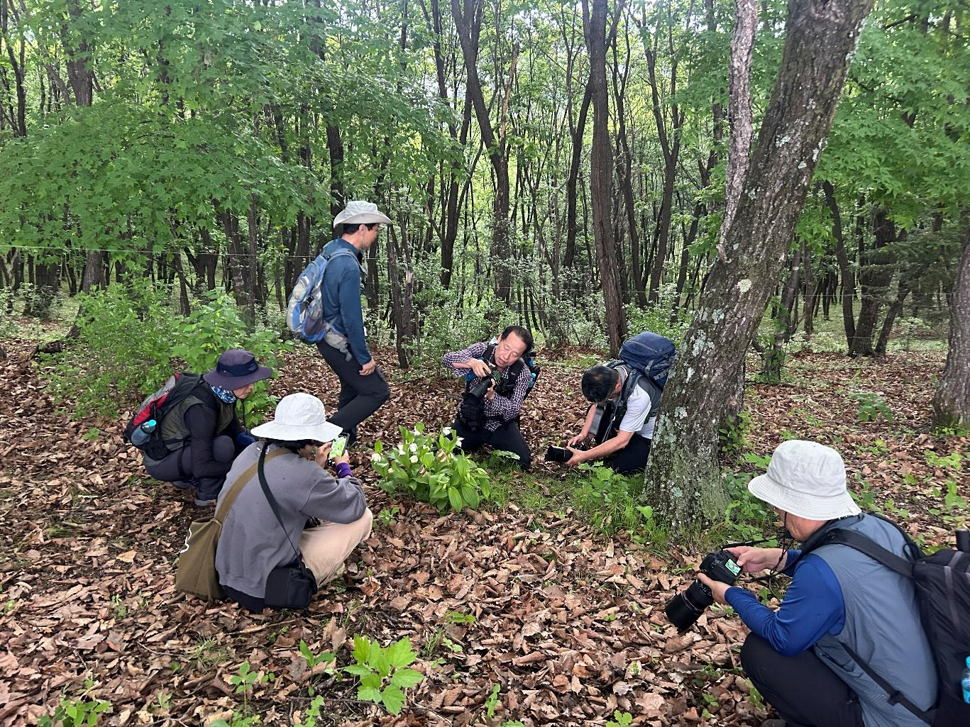 야외, 의류, 사람, 사람들이(가) 표시된 사진 AI 생성 콘텐츠는 정확하지 않을 수 있습니다.