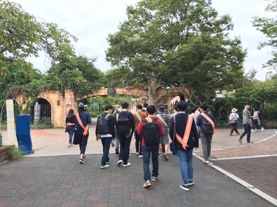 %ed%81%ac%ea%b8%b0%eb%b3%80%ed%99%98_161008_friendschildcampaign_001