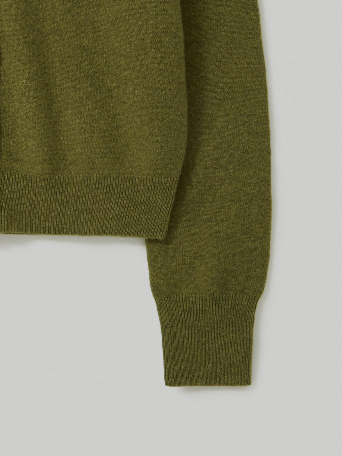 100% Merino Wool Basic Cardigan_Olive100% 메리노 울 베이직 가디건_올리브